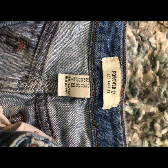 Forever 21 ripped boyfriend jeans - Picture 3 of 3